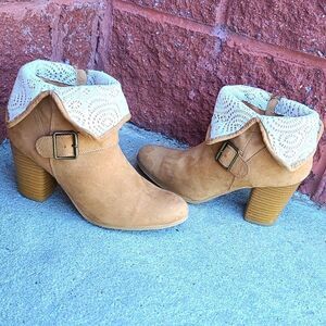 Etc!! Suede Tan & lace Ankle Booties
